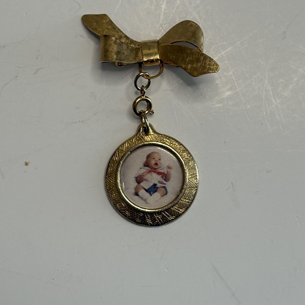 Vintage Photo Brooch Pin Baby Picture Locket Gold Tone Bow Dangle Textured Frame